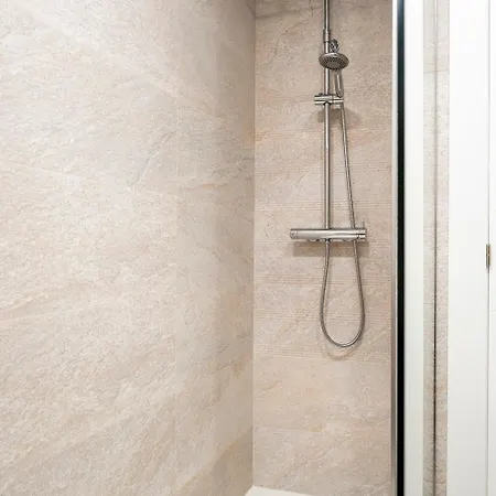 Apartamento Nuevo Con Parking Enfrente De La Universidad De Cantabria *
