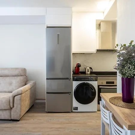 Apartamento Nuevo Con Parking Enfrente De La Universidad De Cantabria